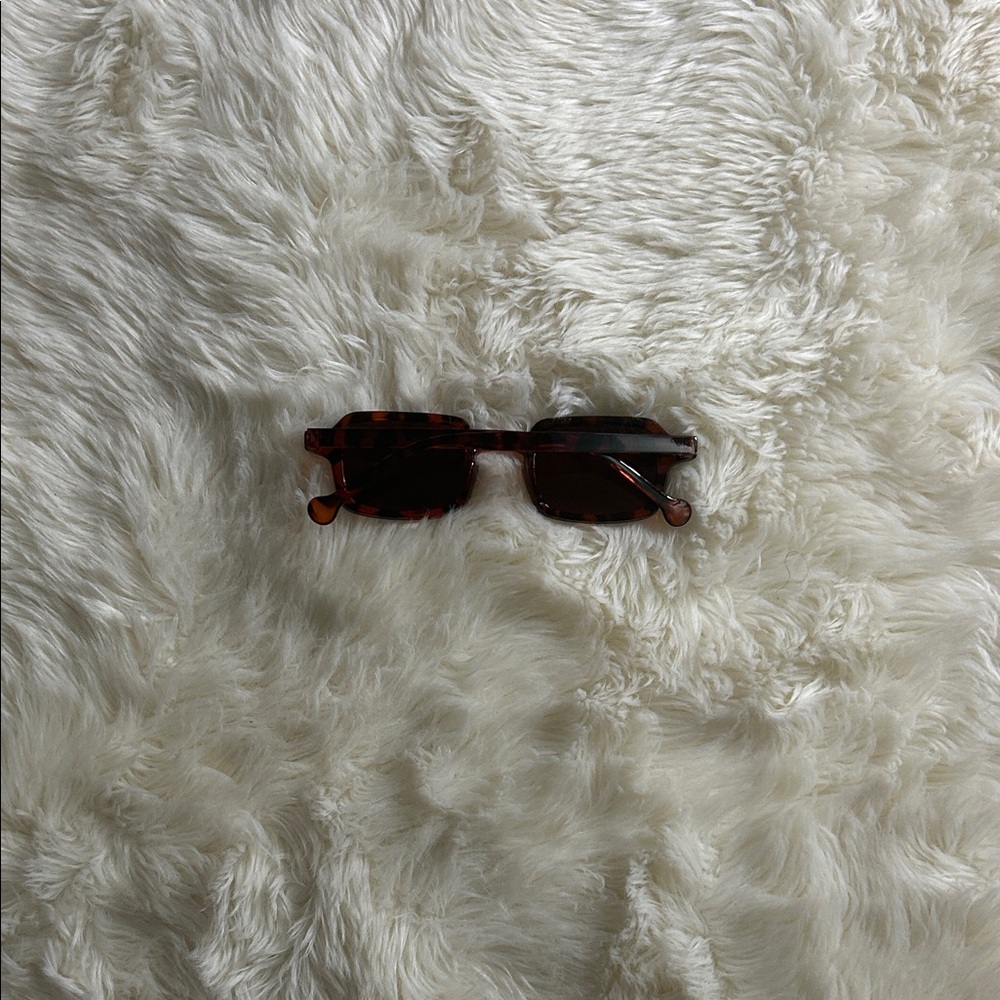 Retro Tortoise Shell Square Sunglasses - Picture 2 of 8